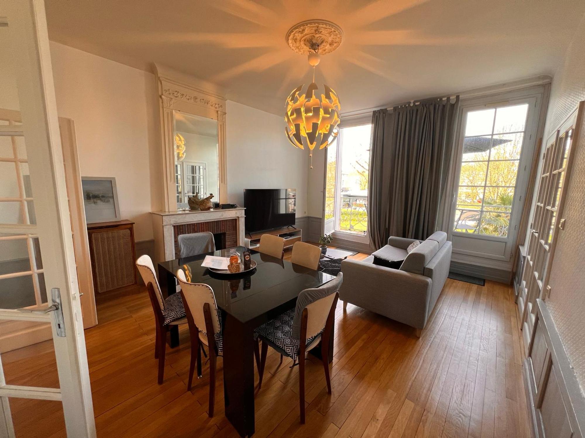 La Colbertine - Charming Apartment In Place Colbert Rochefort  Esterno foto