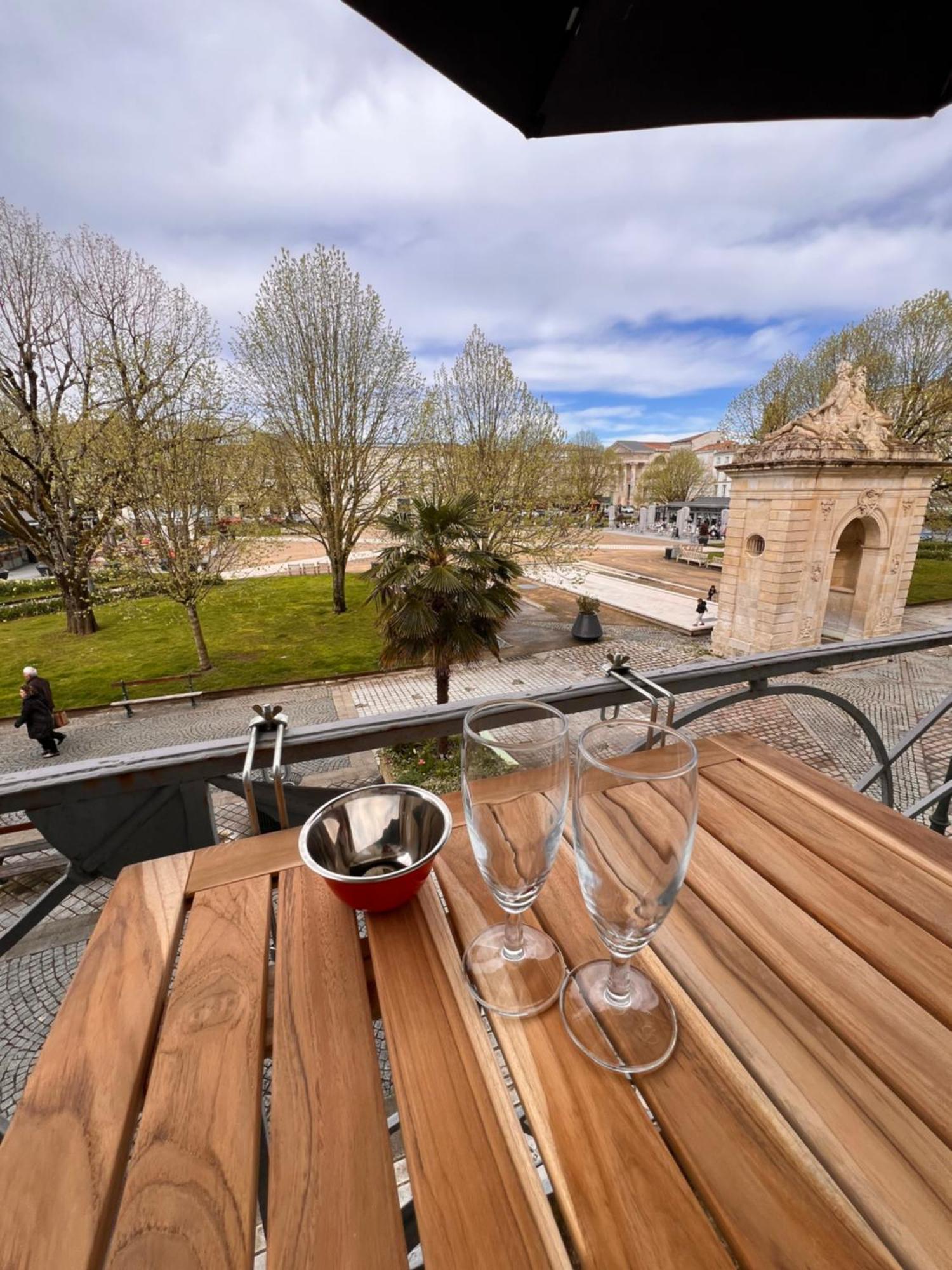 La Colbertine - Charming Apartment In Place Colbert Rochefort  Esterno foto