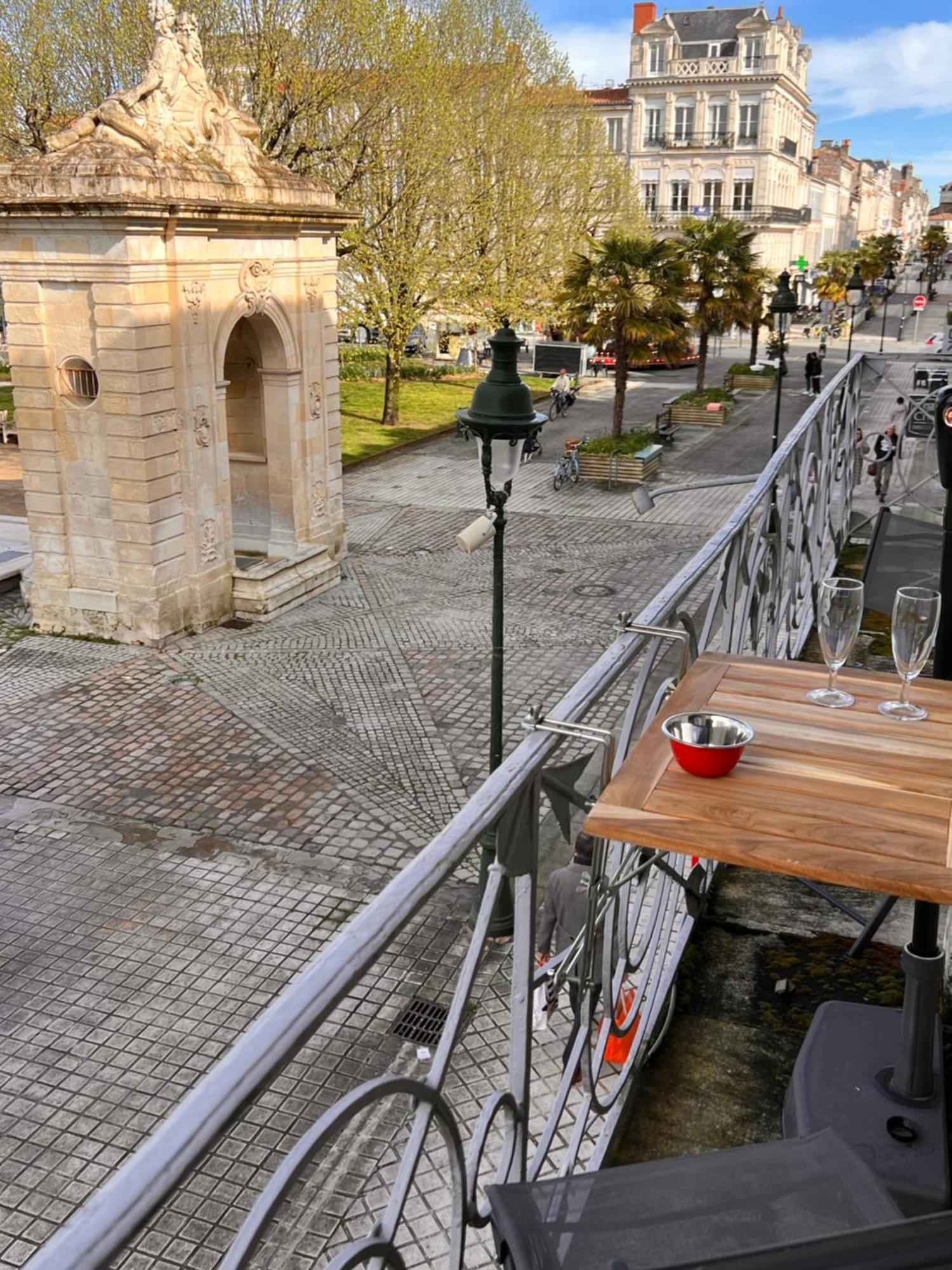 La Colbertine - Charming Apartment In Place Colbert Rochefort  Esterno foto